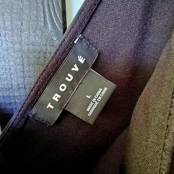 Trouve Sleeveless V-neck textured blouse top L - Picture 3 of 4